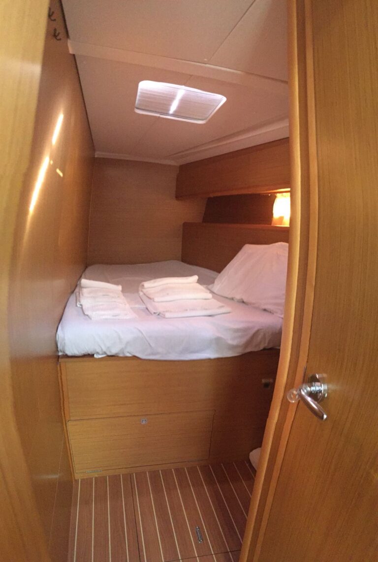 Jeanneau 53 cabina prua