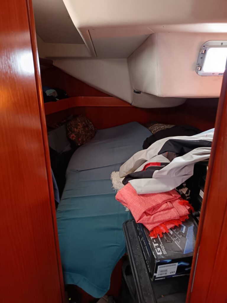 back cabin-Stbd(Captain's cab.)