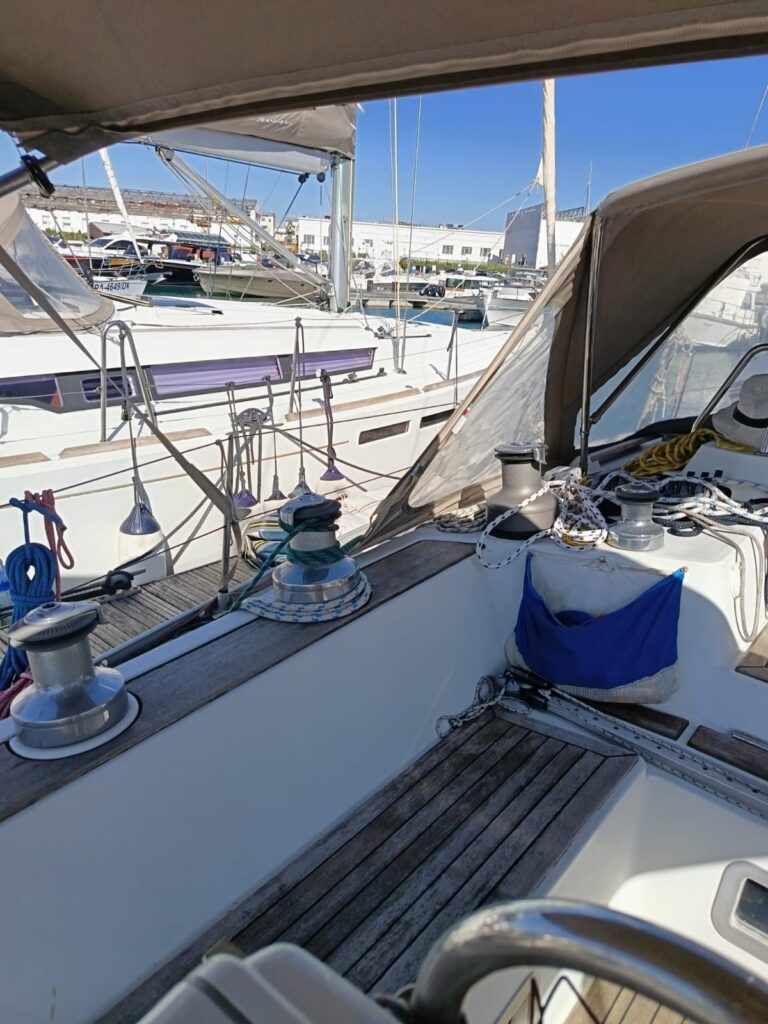 boat Bbd side cockpit